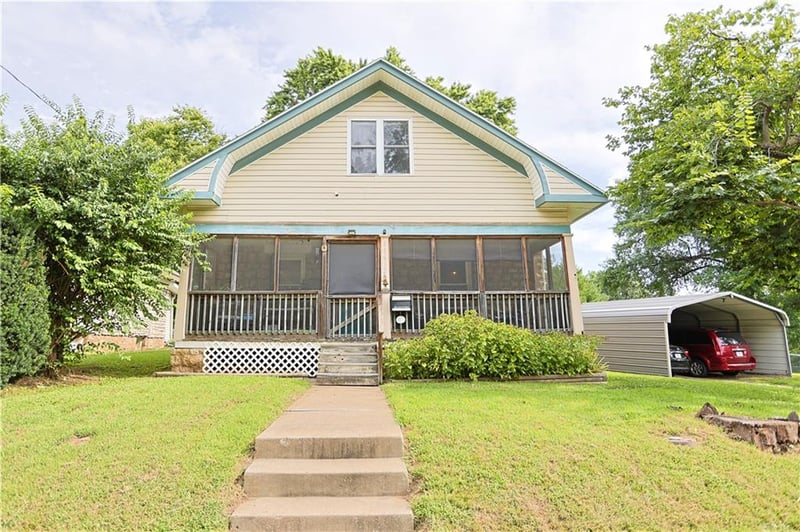 11612 Hackett St, Independence, MO 64054
