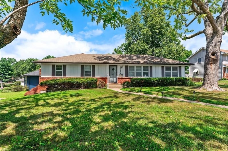 3726 Trail Ridge Dr, Independence, MO 64055