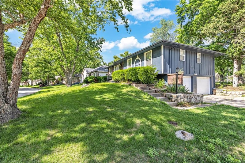 2020 Morningside Dr, Blue Springs, MO 64015
