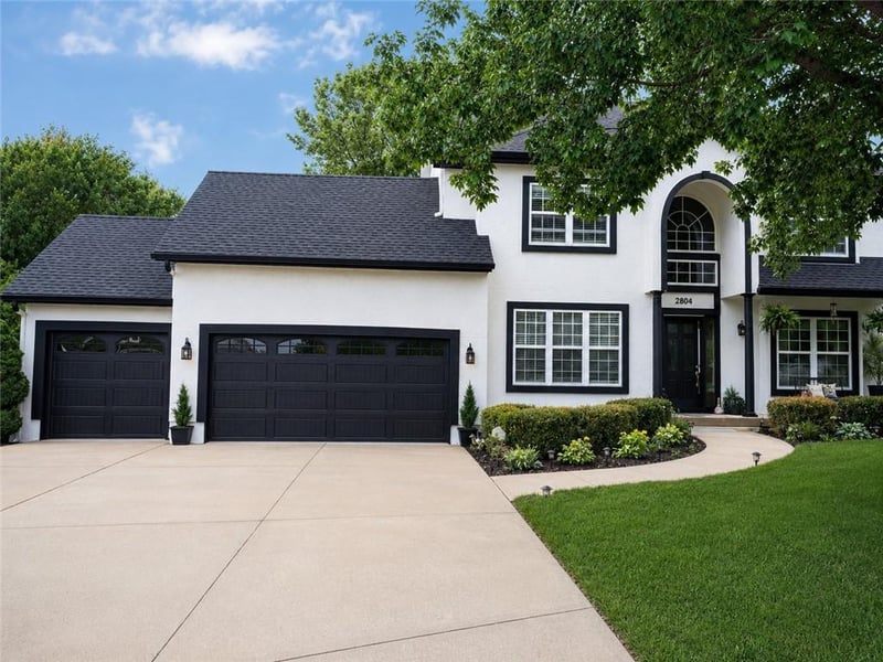 2804 Bingham Pl, Lee's Summit, MO 64063