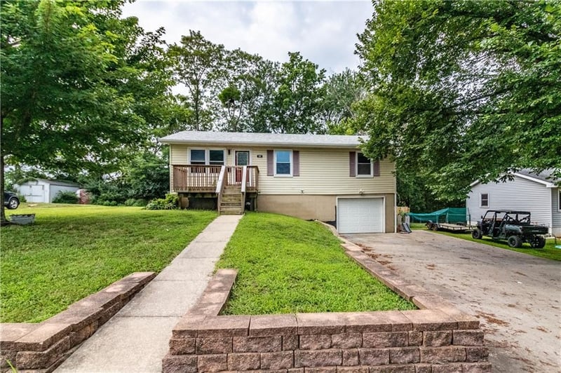 105 Hardy St, Knob Noster, MO 65336