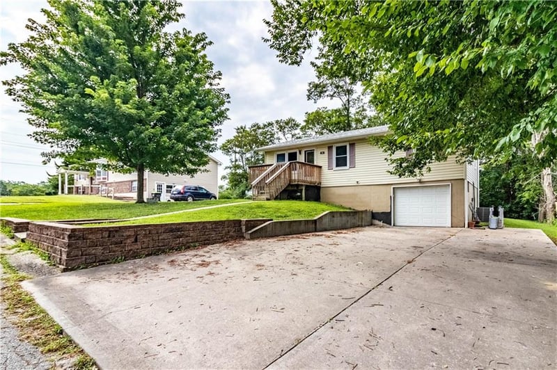 105 Hardy St, Knob Noster, MO 65336