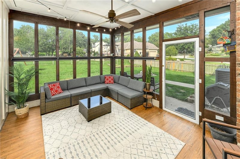1100 44th St, Blue Springs, MO 64015