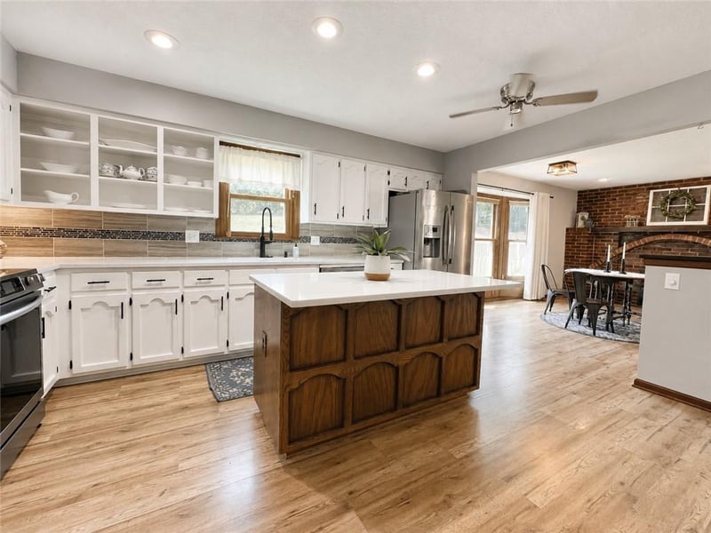 1100 SW 44th St, Blue Springs, MO 64015