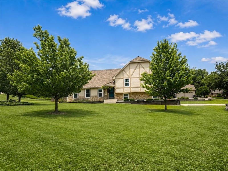 1100 44th St, Blue Springs, MO 64015