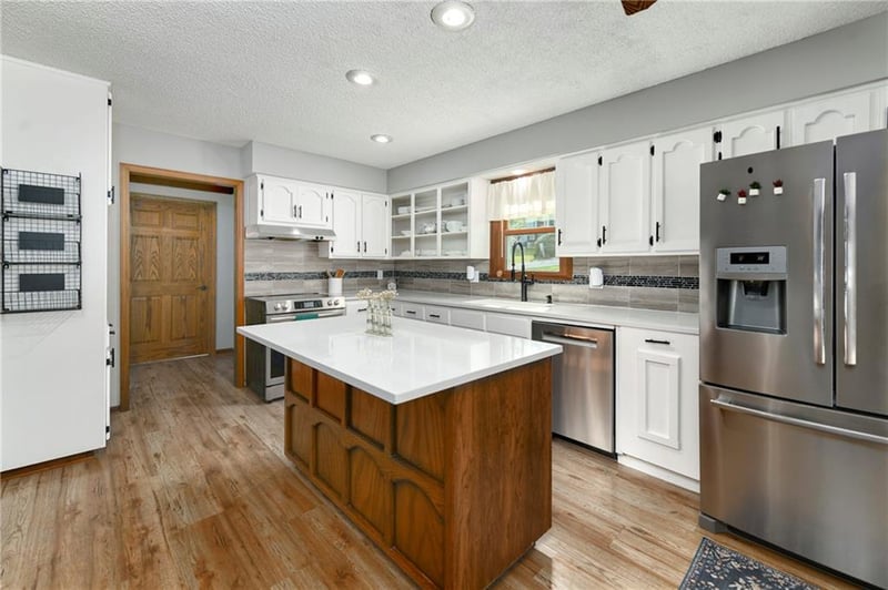 1100 44th St, Blue Springs, MO 64015