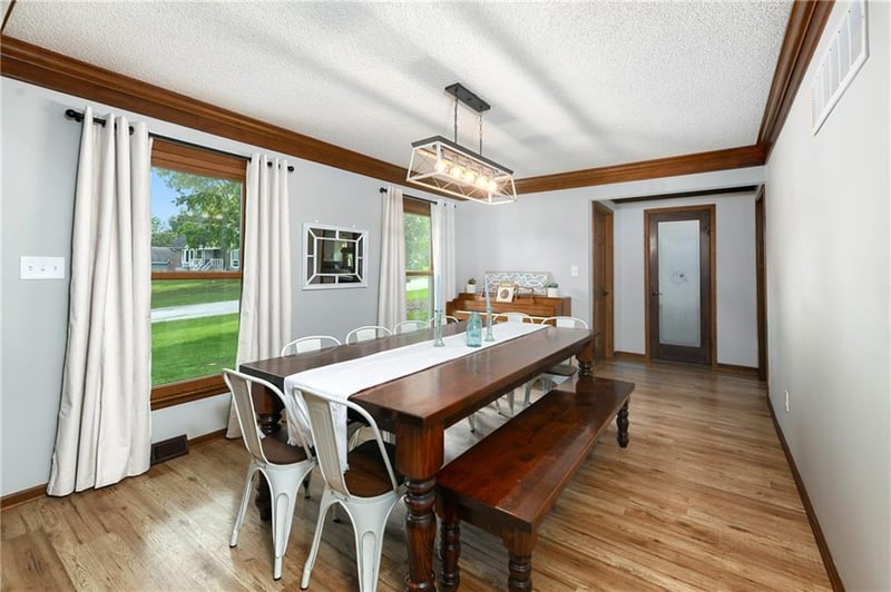 1100 44th St, Blue Springs, MO 64015