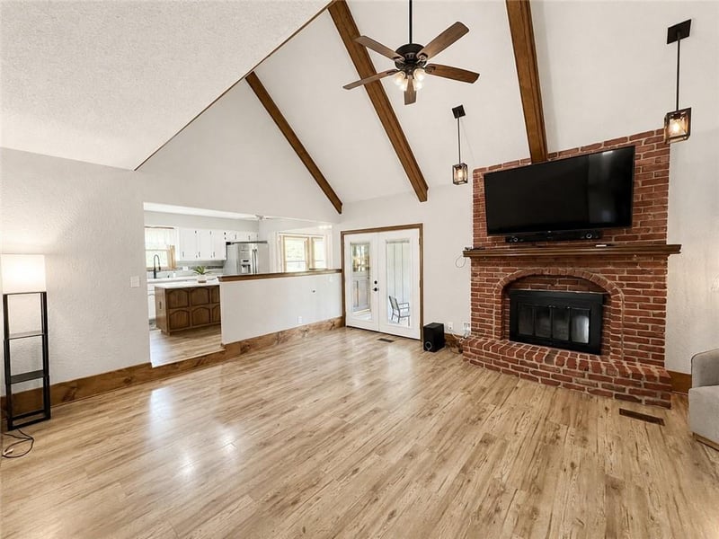 1100 SW 44th St, Blue Springs, MO 64015