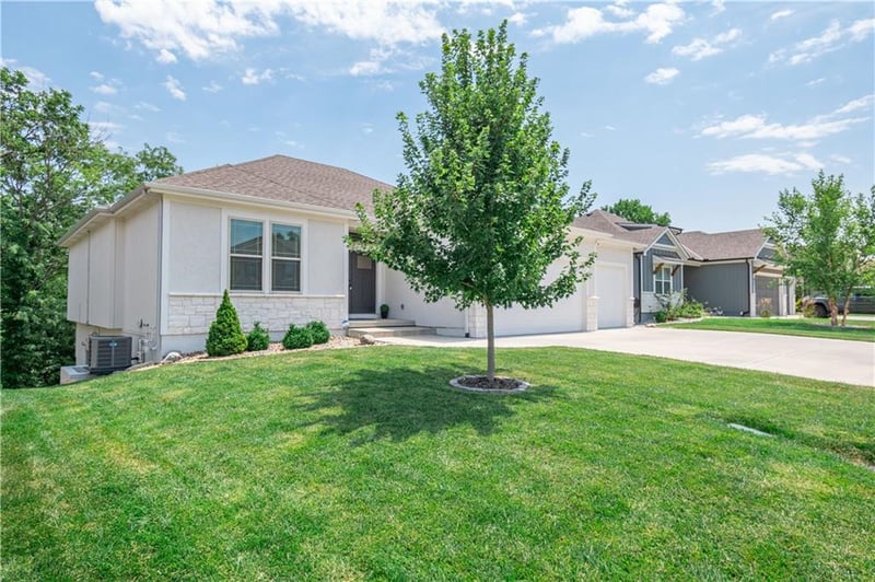 819 Old Paint Rd, Raymore, MO 64083
