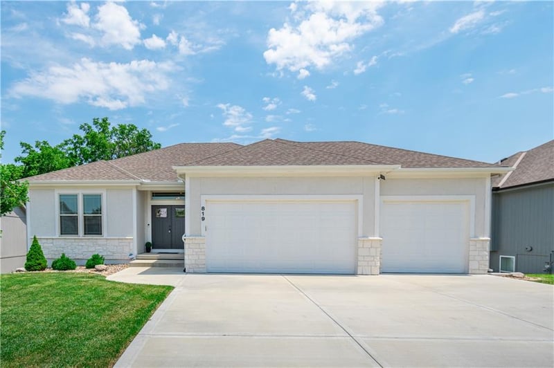 819 Old Paint Rd, Raymore, MO 64083