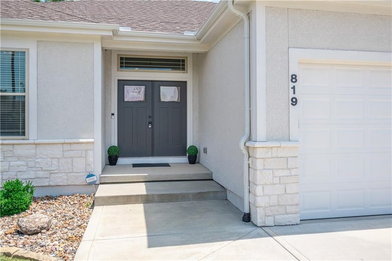 819 Old Paint Rd, Raymore, MO 64083