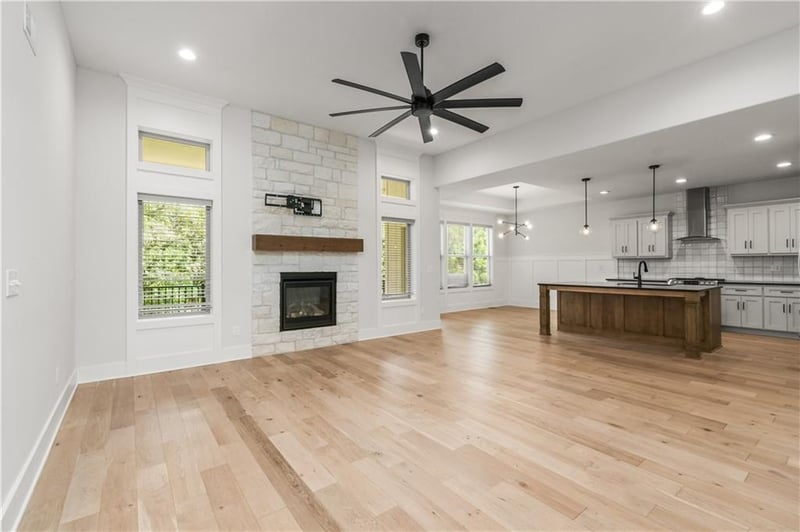 819 Old Paint Rd, Raymore, MO 64083