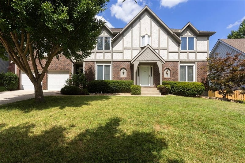 10525 Bluejacket St, Overland Park, KS 66214