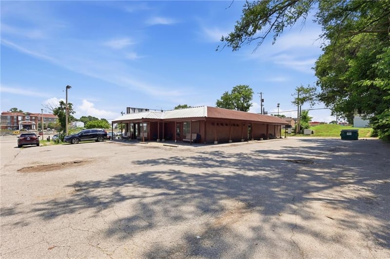 1607 Little Ave, Grandview, MO 64030