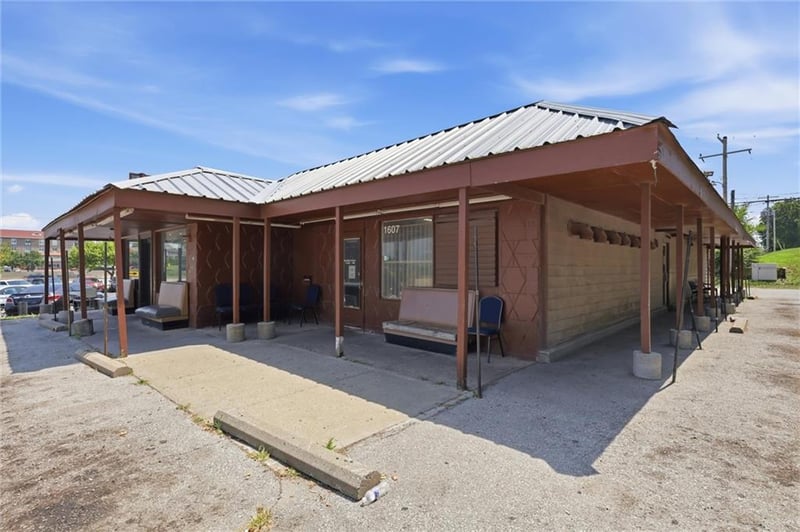 1607 Little Ave, Grandview, MO 64030