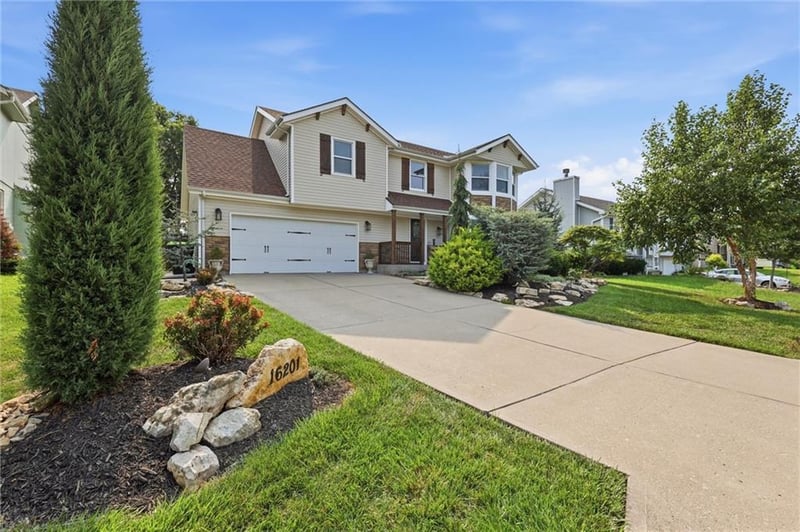 16201 Kevin Ln, Belton, MO 64012