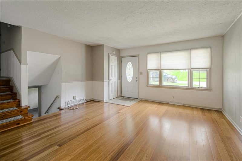 820 Main St, Liberty, MO 64068