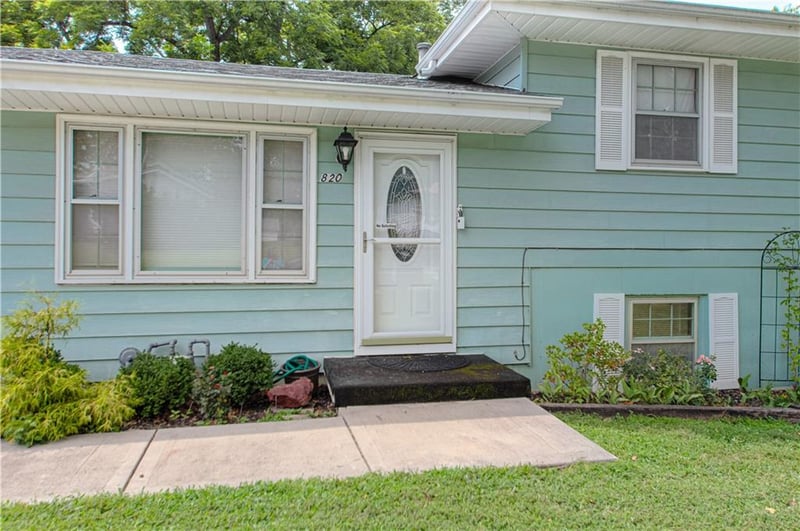 820 Main St, Liberty, MO 64068