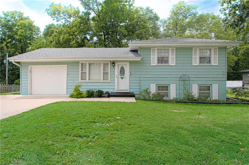 820 Main St, Liberty, MO 64068