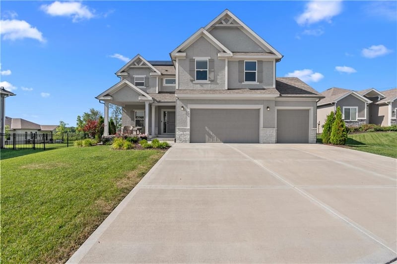 409 Nelson Dr, Blue Springs, MO 64014