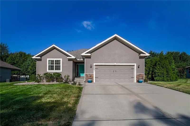 6200 Green Hills Ln, Kansas City, MO 64151