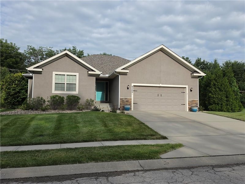 6200 Green Hills Ln, Kansas City, MO 64151