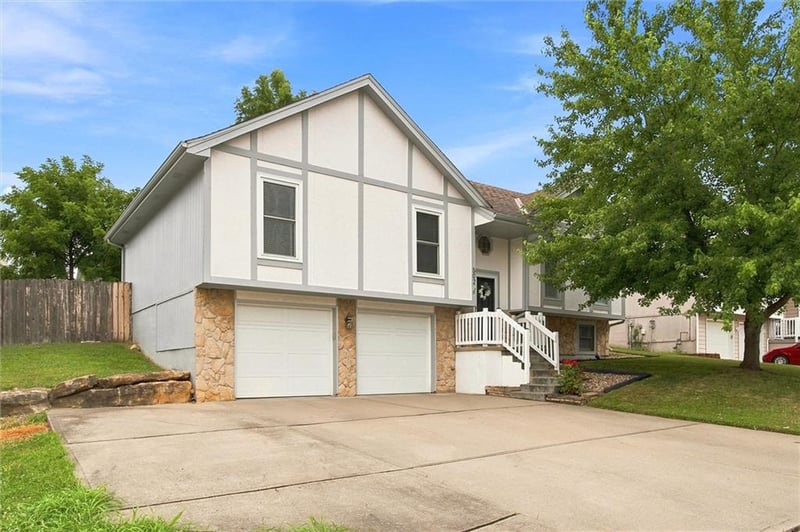 502 NW 72nd Ter, Kansas City, MO 64118