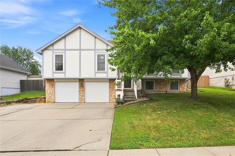 502 NW 72nd Ter, Kansas City, MO 64118