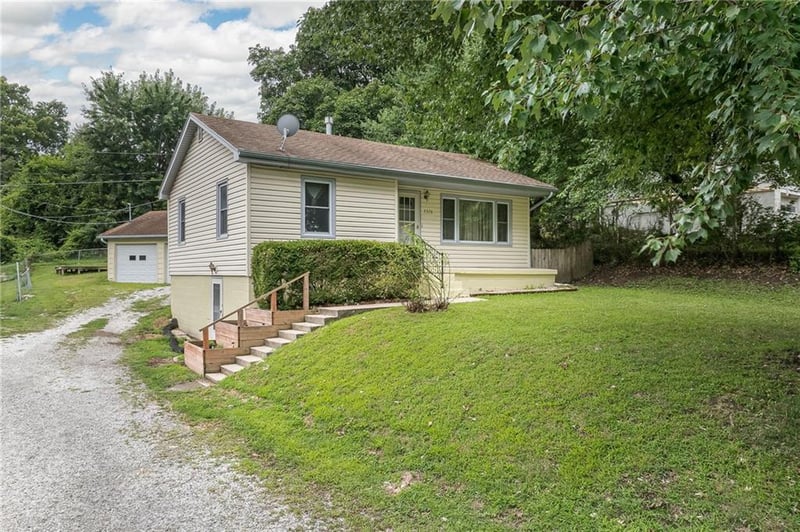 3326 Lafayette St, St Joseph, MO 64507