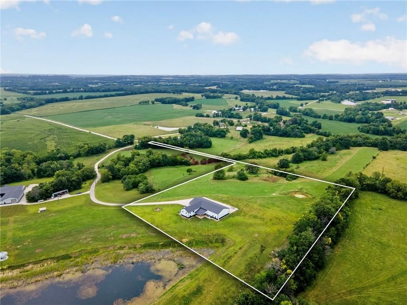 10782 Starr School Rd, Odessa, MO 64076
