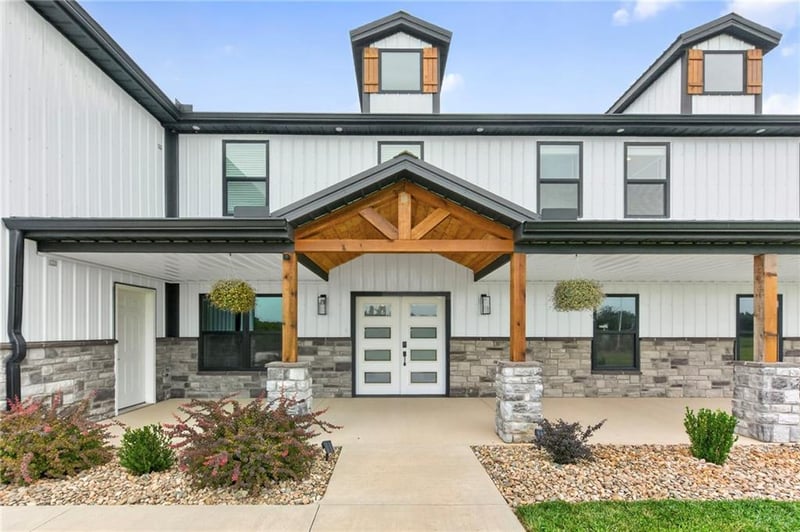 10782 Starr School Rd, Odessa, MO 64076