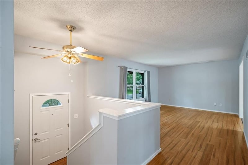 417 Stonewall Dr, Blue Springs, MO 64014