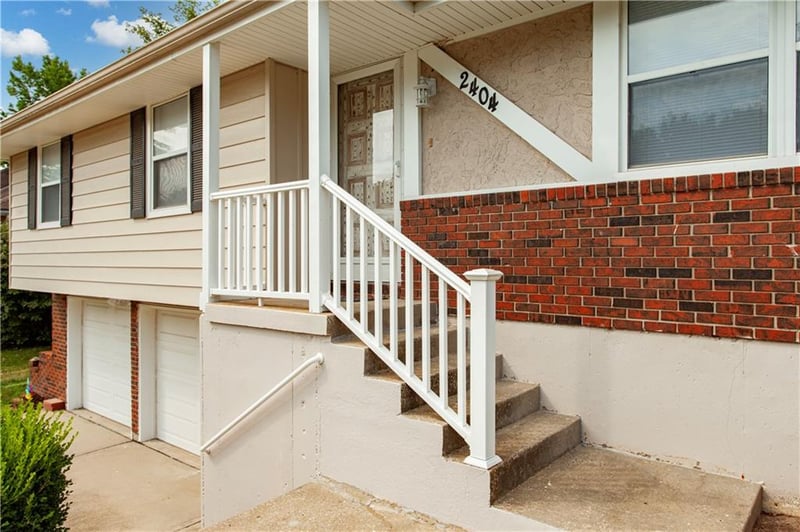 2404 Viking Dr, Independence, MO 64057