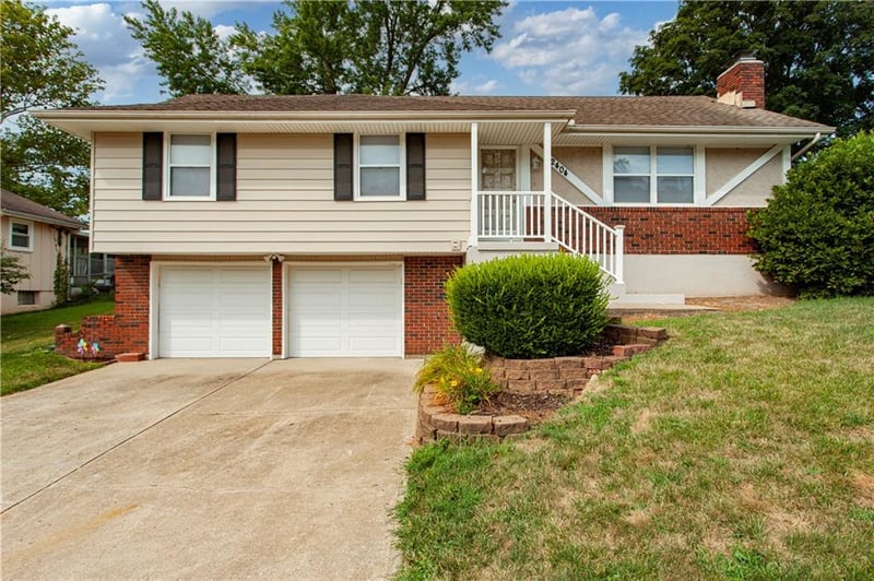 2404 Viking Dr, Independence, MO 64057
