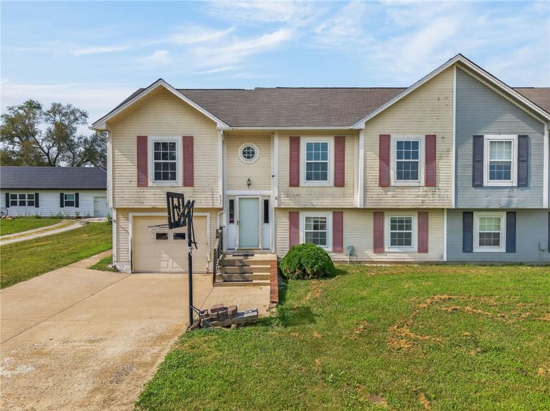413 Elm St, Polo, MO 64671