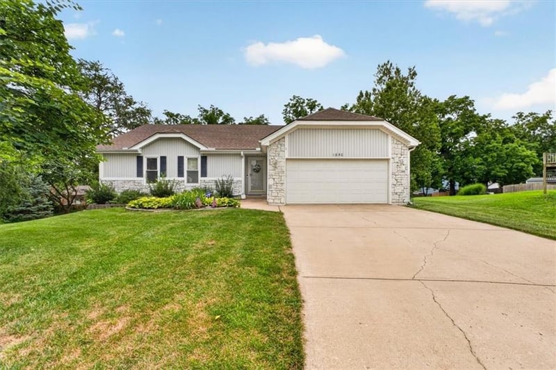 1650 Sunset St, Olathe, KS 66061
