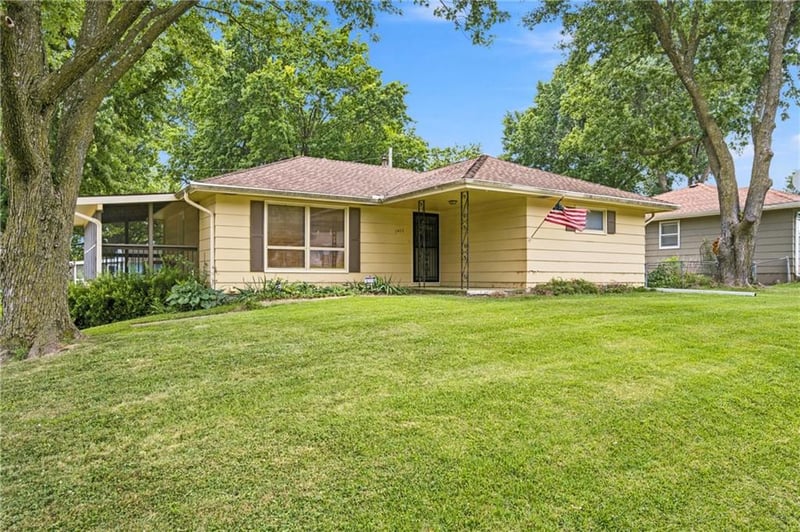 1403 Shawnee St, Leavenworth, KS 66048
