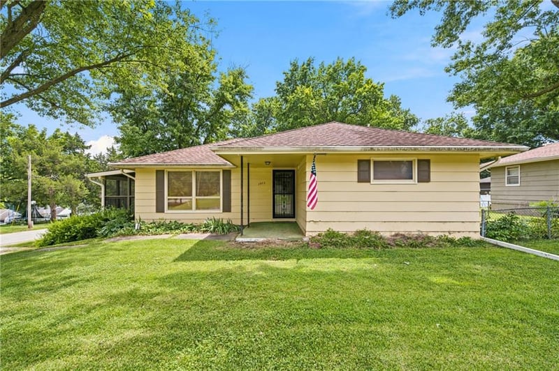 1403 Shawnee St, Leavenworth, KS 66048
