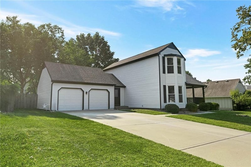15105 Dearborn St, Overland Park, KS 66223