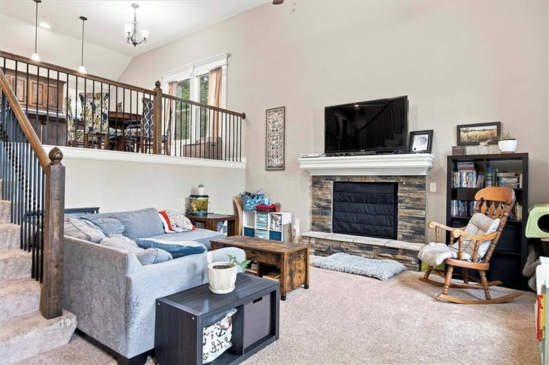 16805 Juniper Dr, Basehor, KS 66007