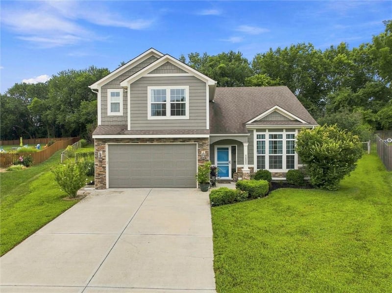 16805 Juniper Dr, Basehor, KS 66007