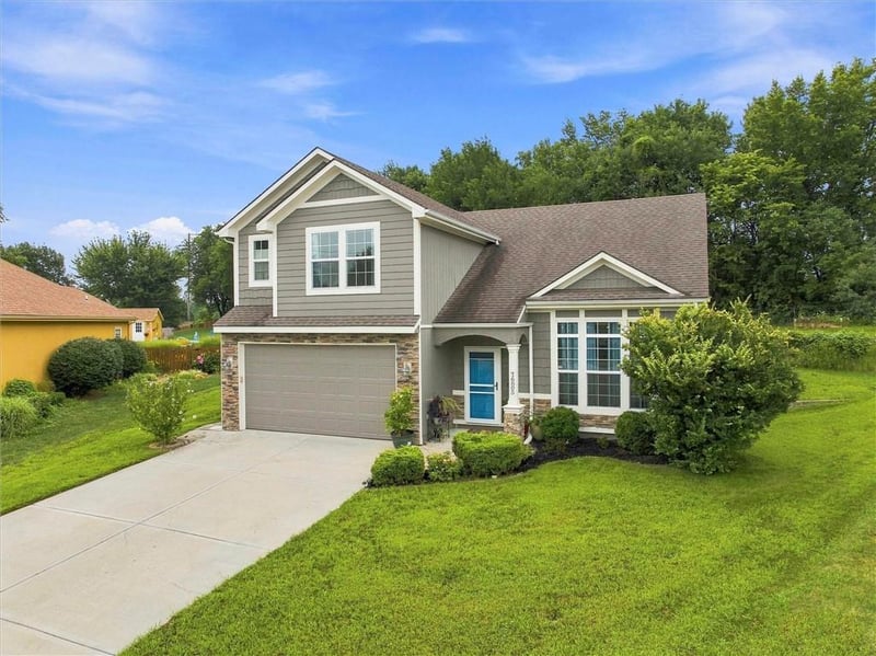 16805 Juniper Dr, Basehor, KS 66007