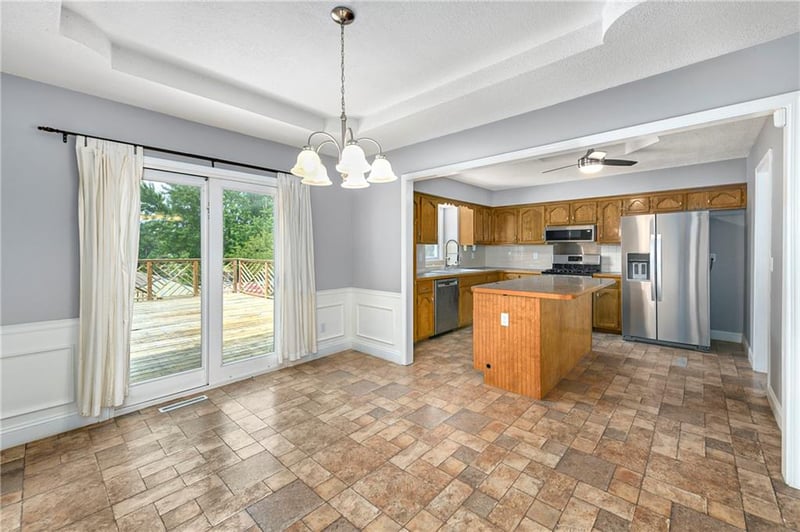 1732 Silkwood Ct, Lee's Summit, MO 64063