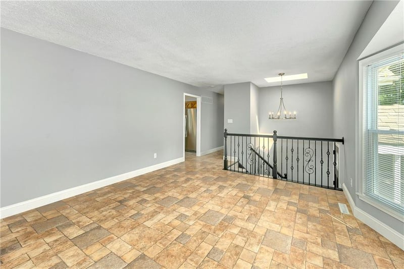 1732 Silkwood Ct, Lee's Summit, MO 64063