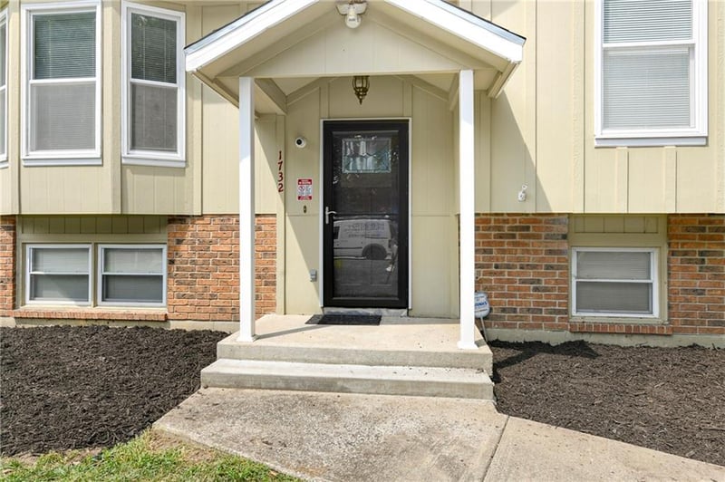 1732 Silkwood Ct, Lee's Summit, MO 64063