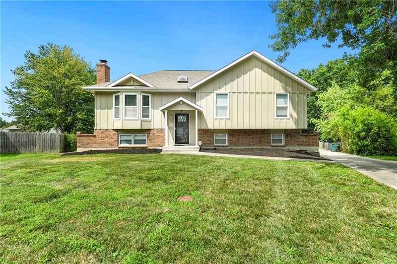 1732 Silkwood Ct, Lee's Summit, MO 64063