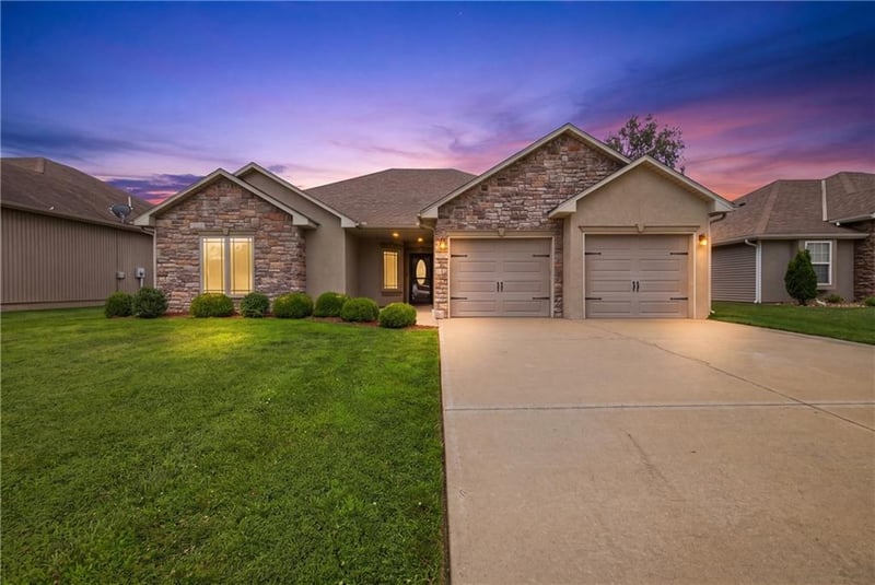 620 Oakmont Dr, Warrensburg, MO 64093