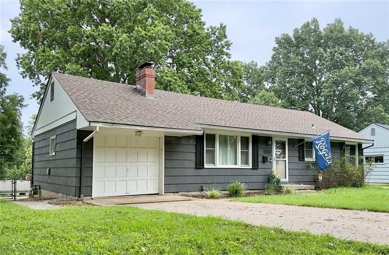 6814 73rd St, Overland Park, KS 66204