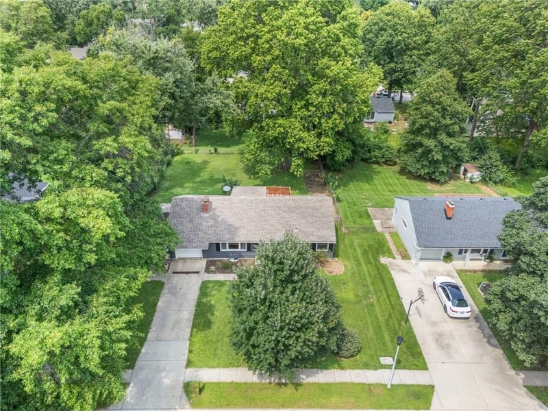 6814 W 73rd St, Overland Park, KS 66204