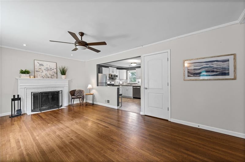 6814 W 73rd St, Overland Park, KS 66204